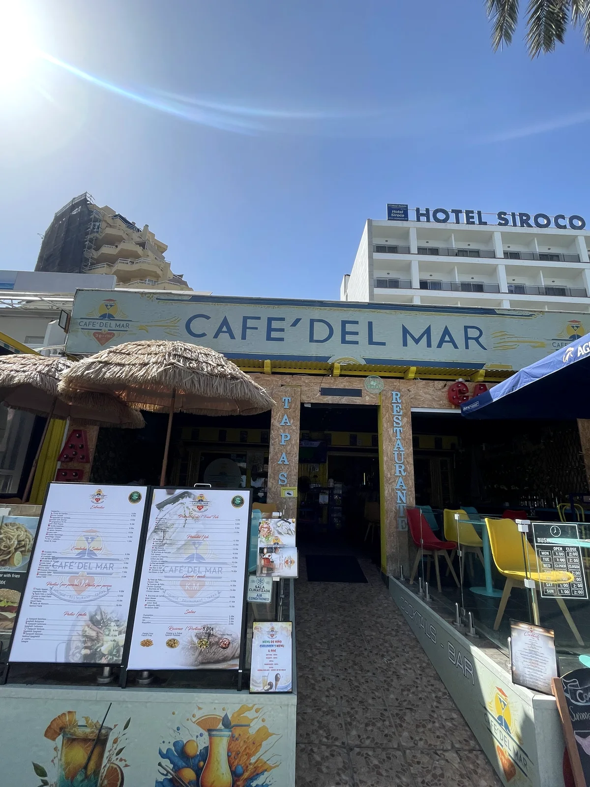 Entrada de Café Del Mar en Benalmádena