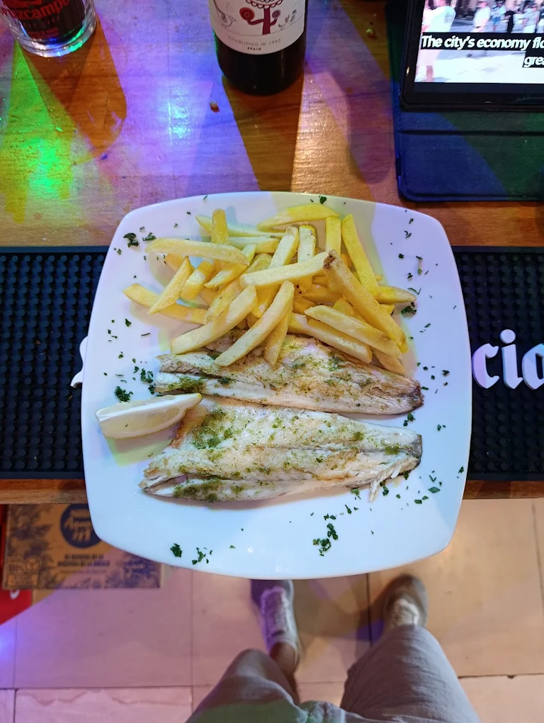 Rosada a la plancha con patatas